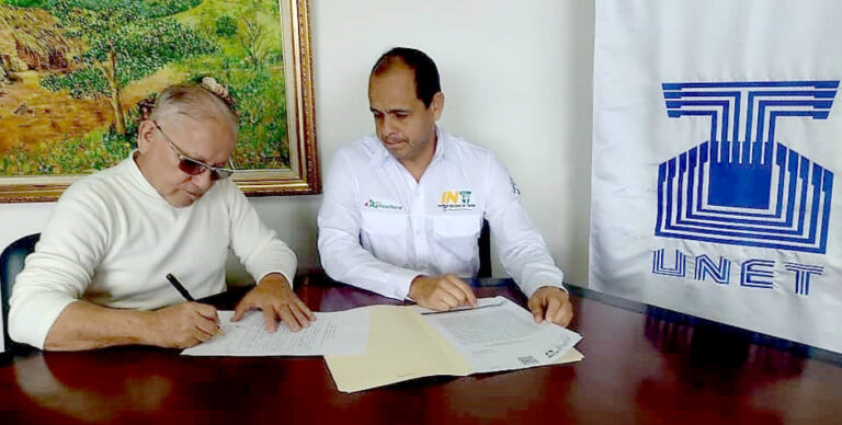 UNET recibe título de adjudicación de Hacienda Santa Rosa