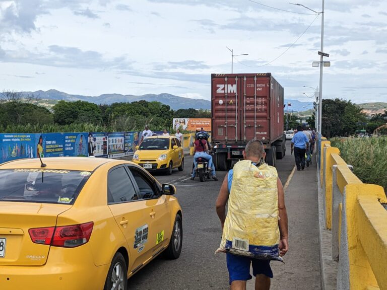 En aumento el tránsito por el puente Simón Bolívar