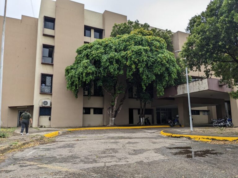 La “agobiante” espera en el hospital de San Antonio por los cortes de electricidad