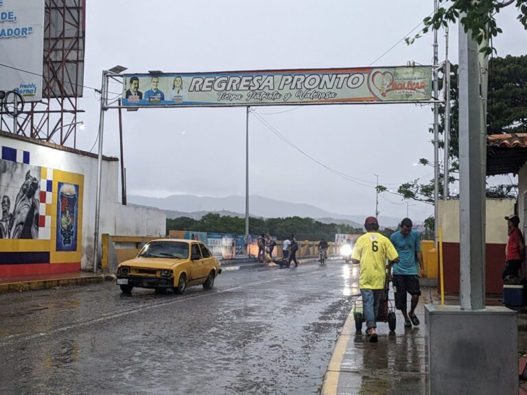 Lluvias trastocan el tránsito en la frontera