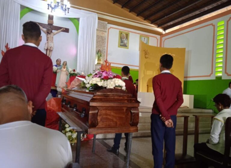Dieron cristiana sepultura en Vega de Aza a enfermera tachirense asesinada en Chile