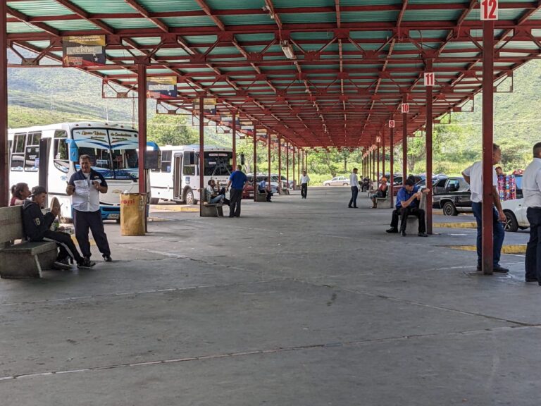 La desolación marca la pauta en el terminal de San Antonio