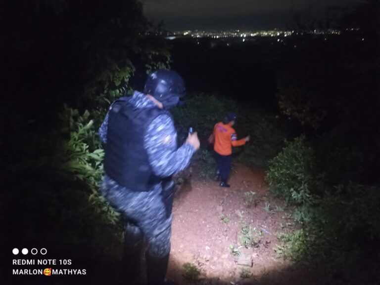 Rescatan a dos familias en Ureña incomunicadas por el desbordamiento de la quebrada Seca