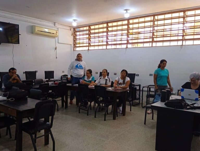 Jornada de formación radial en escuelas estadales