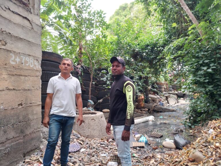 Cloaca que colapsó afecta a más de 300 familias en Ureña