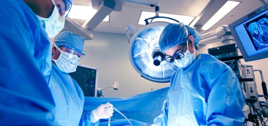 Tres médicos venezolanos destacan en la lista "Top Doctors 2023" de Estados Unidos