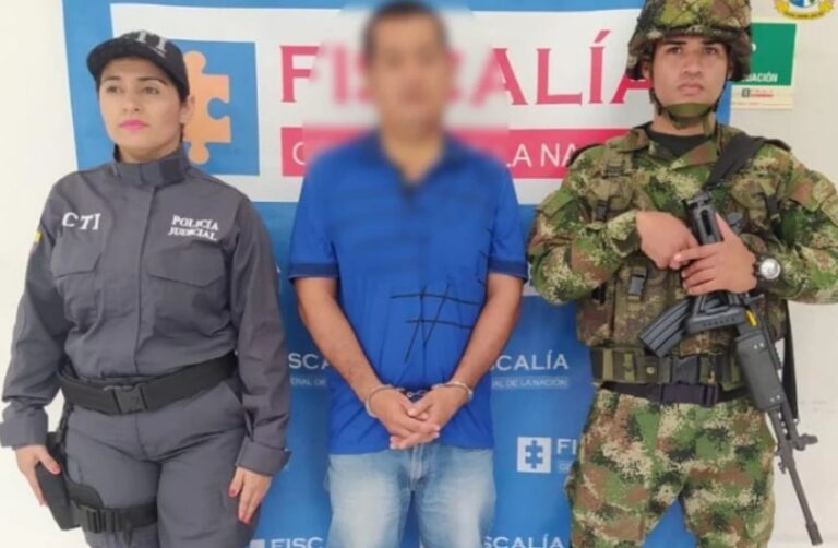 Abusó de sus dos hijas menores y embarazó a una de ellas