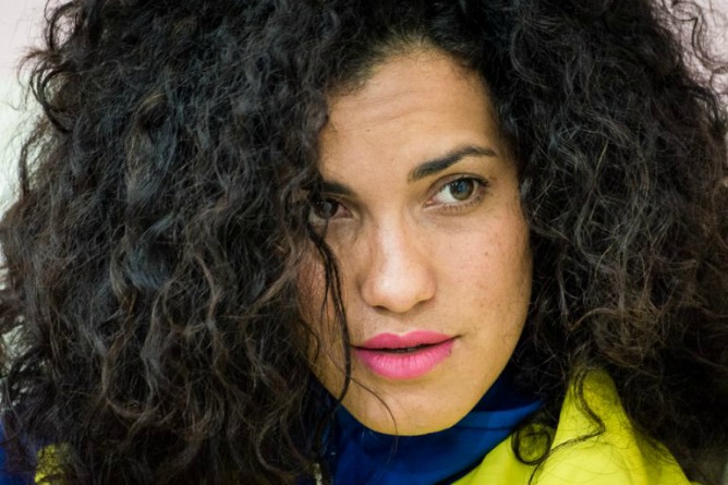 Medallista olímpica Stefany Hernández se declara abiertamente bisexual y se muestra junto a su pareja