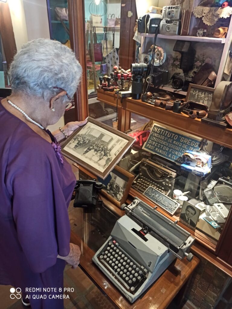 Sencillo homenaje para reconocer trascendencia del Instituto Gregg