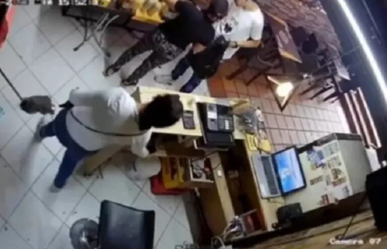 Presuntos venezolanos fueron captados robando en un comercio en Colombia