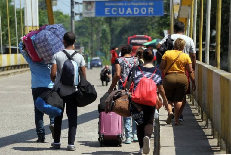 ¿Qué beneficios representa la amnistía migratoria otorgada por Ecuador a ciudadanos venezolanos?