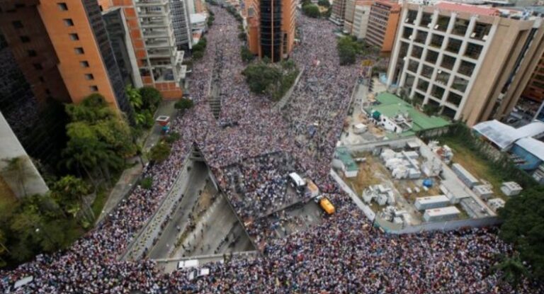 Polémico video de movilización en Bogotá resultó ser toma aérea de marcha de oposición en Caracas
