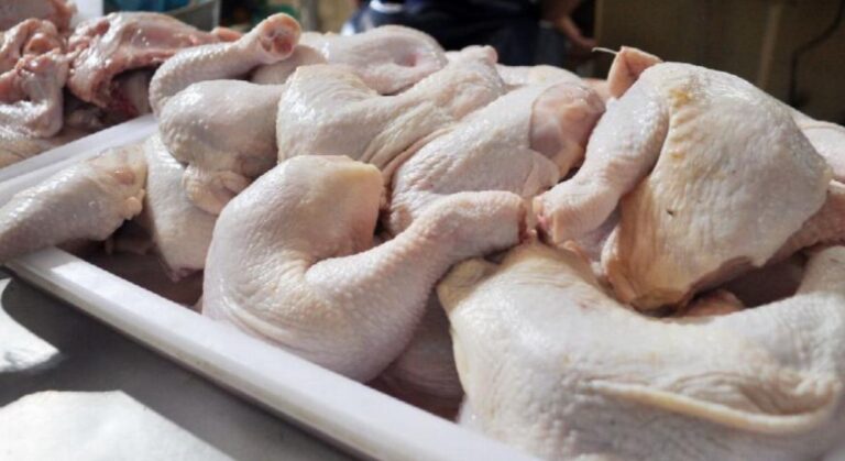 Denuncian que pollo comercializado en la frontera no cumple con controles sanitarios