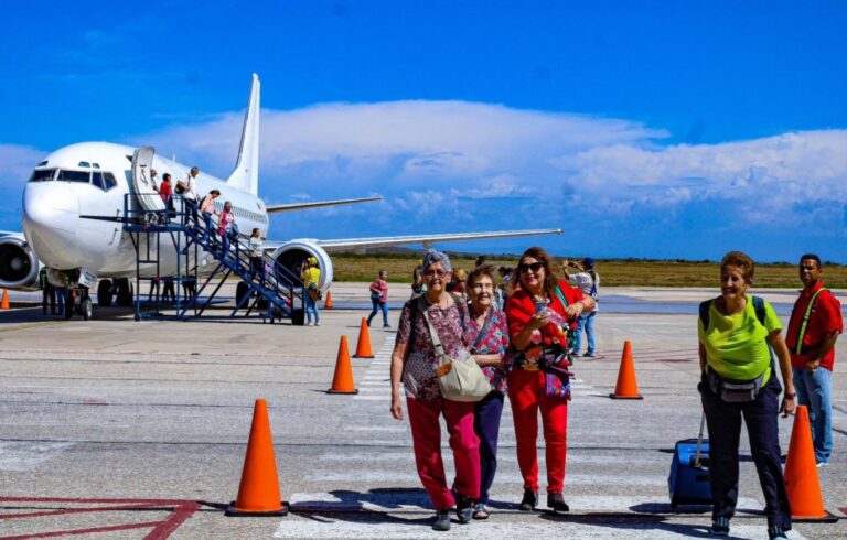 Primer vuelo chárter Cali-Porlamar llegó a Margarita con 144 turistas