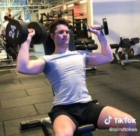 Joven ciego contó que fue echado de un gimnasio por "mirar" a una mujer