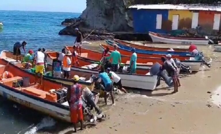 Consiguen restos de la lancha de los pescadores perdidos en costas venezolanas