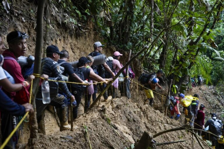 Joven venezolano murió de un infarto en la mitad de la travesía del Darién