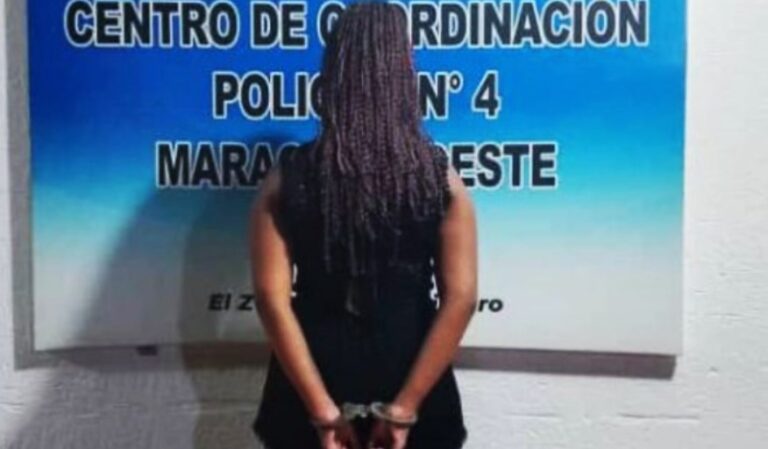 Mujer estafaba con billetes falsos de 50 dólares