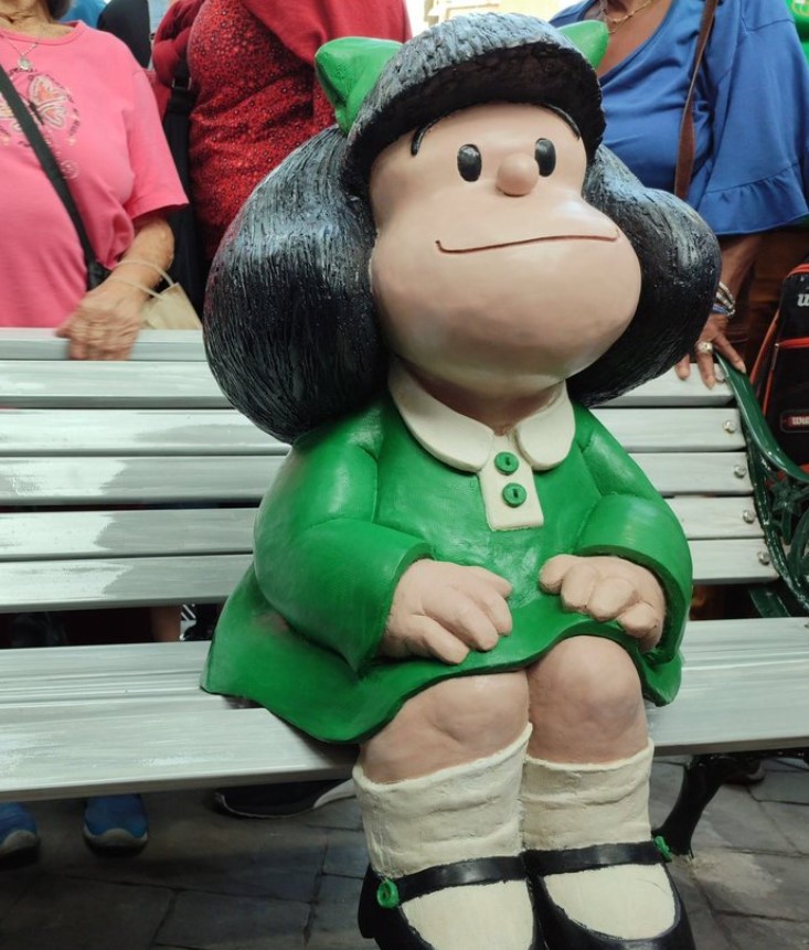 Así fue la inauguración de la escultura de Mafalda en Venezuela