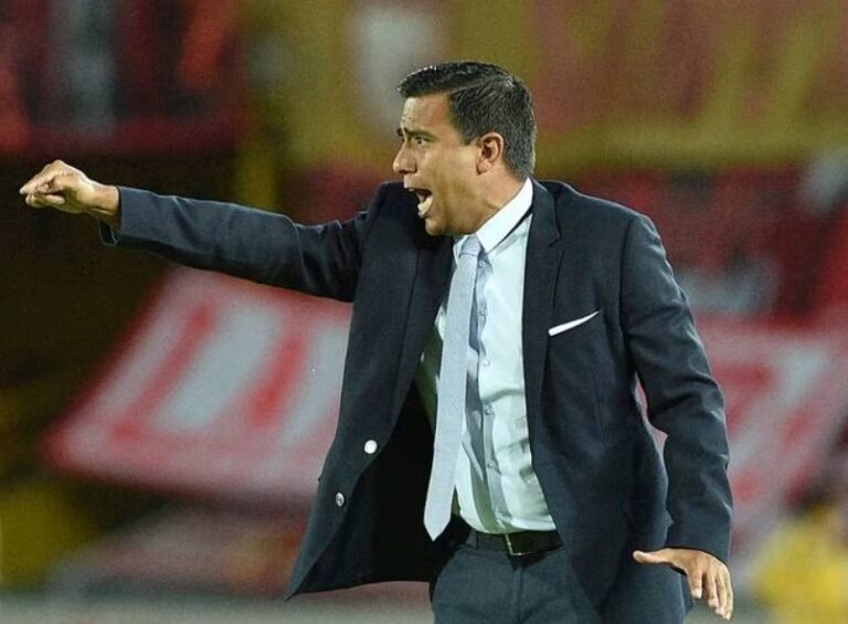 El equipo colombiano al que César Farías estaría llegando esta semana