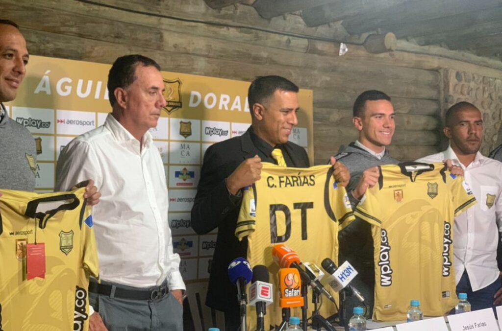 Así fue la llegada de César Farías al equipo Águilas Doradas de Río Negro