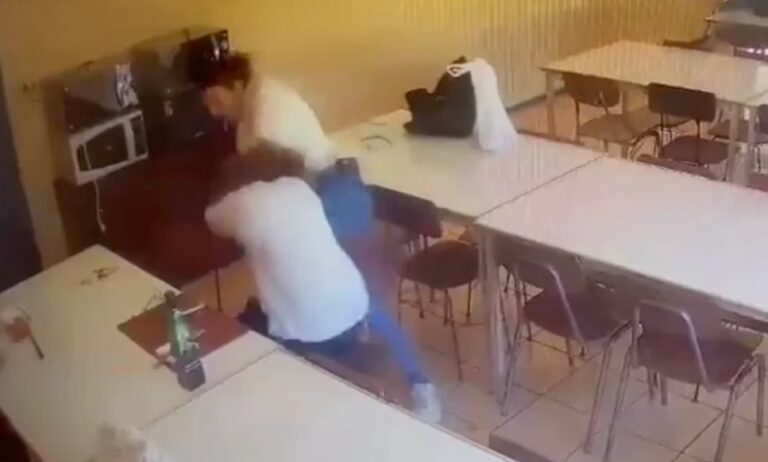 Mujer golpeó a la directora y una maestra de su hijo luego de ser citada a resolver un problema de conducta