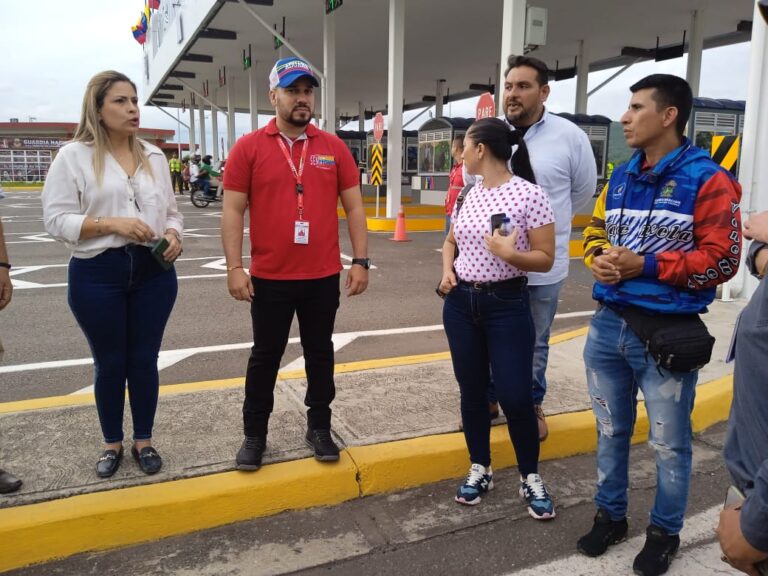 Visita de empresarios al Atanasio Girardot