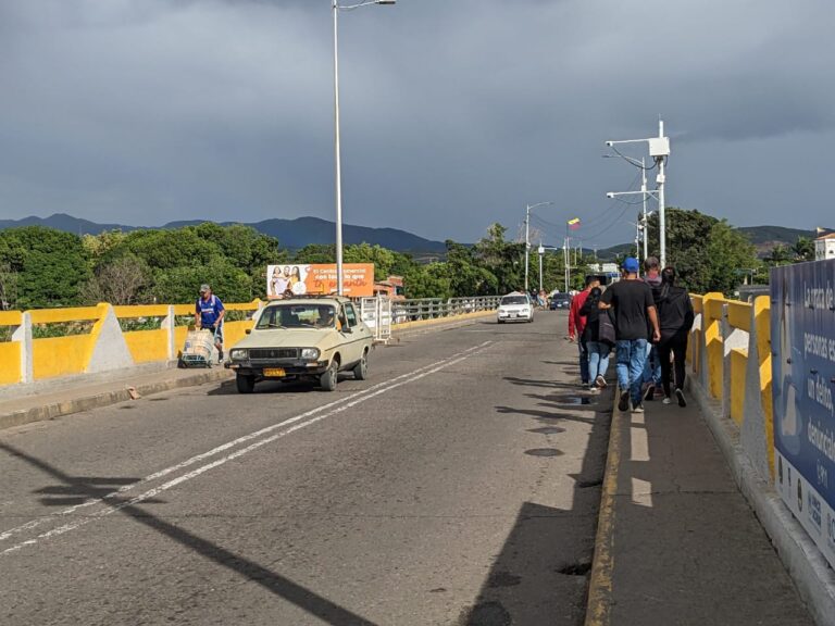 Así luce el puente Simón Bolívar este jueves 8Jun