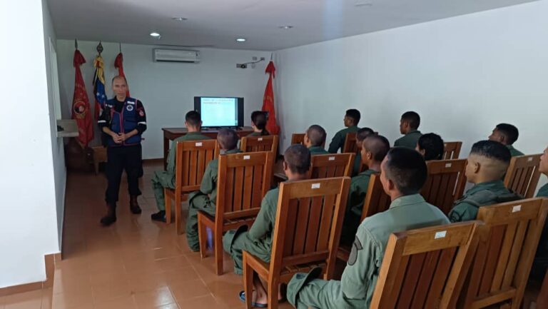 Cuerpo de bomberos de Ayacucho dicta charlas sobre qué hacer ante las ondas tropicales y lluvias en el país
