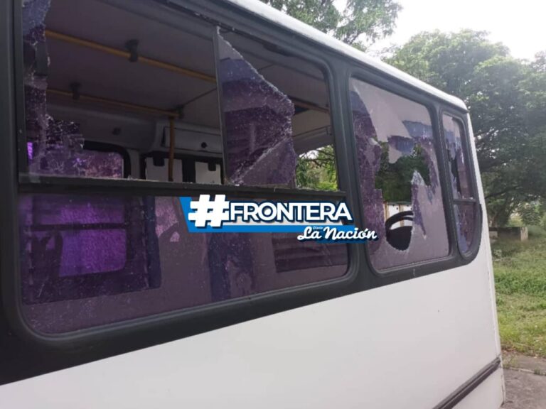 Resguardan autobús de la escuela de niños especiales tras ser objeto de actos vandálicos