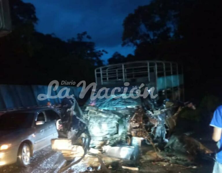 Un lesionado dejó colisión de gandola con camión Tritón en la Troncal Cinco 