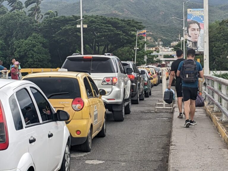 Colas para ingresar Venezuela
