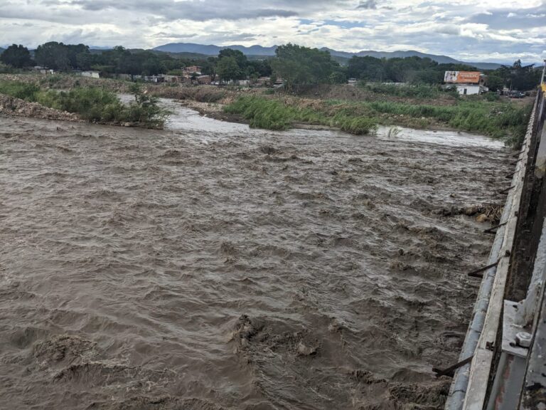 Reportan crecida del río Táchira
