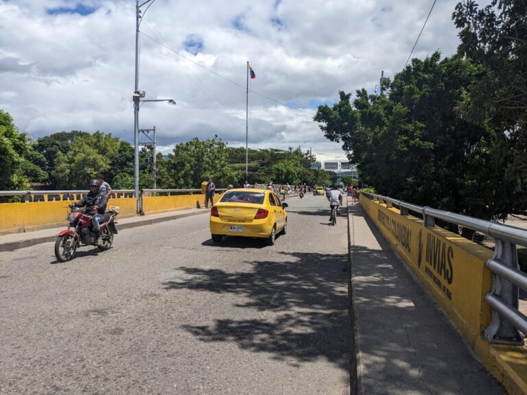 Así luce el puente Simón Bolívar este domingo 18Jun