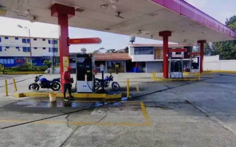 Suman cuatro semanas sin incluir a Colón en la programación de combustible