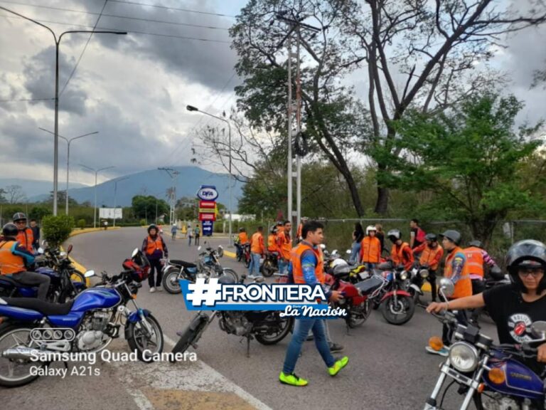 Mototaxistas protestaron en las inmediaciones al puente de Ureña