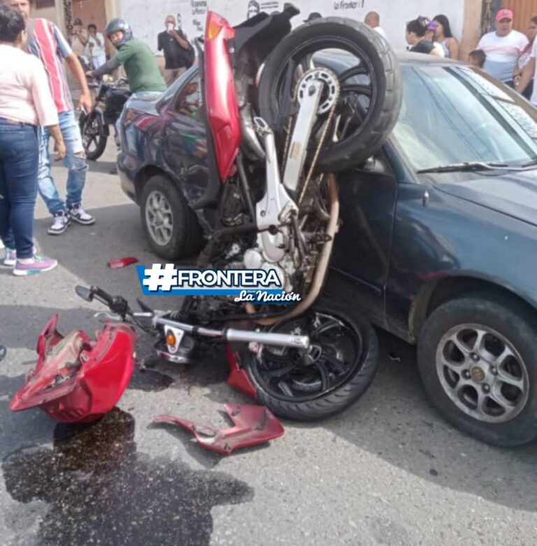 Un lesionado en aparotoso accidente en la avenida Venezuela de San Antonio