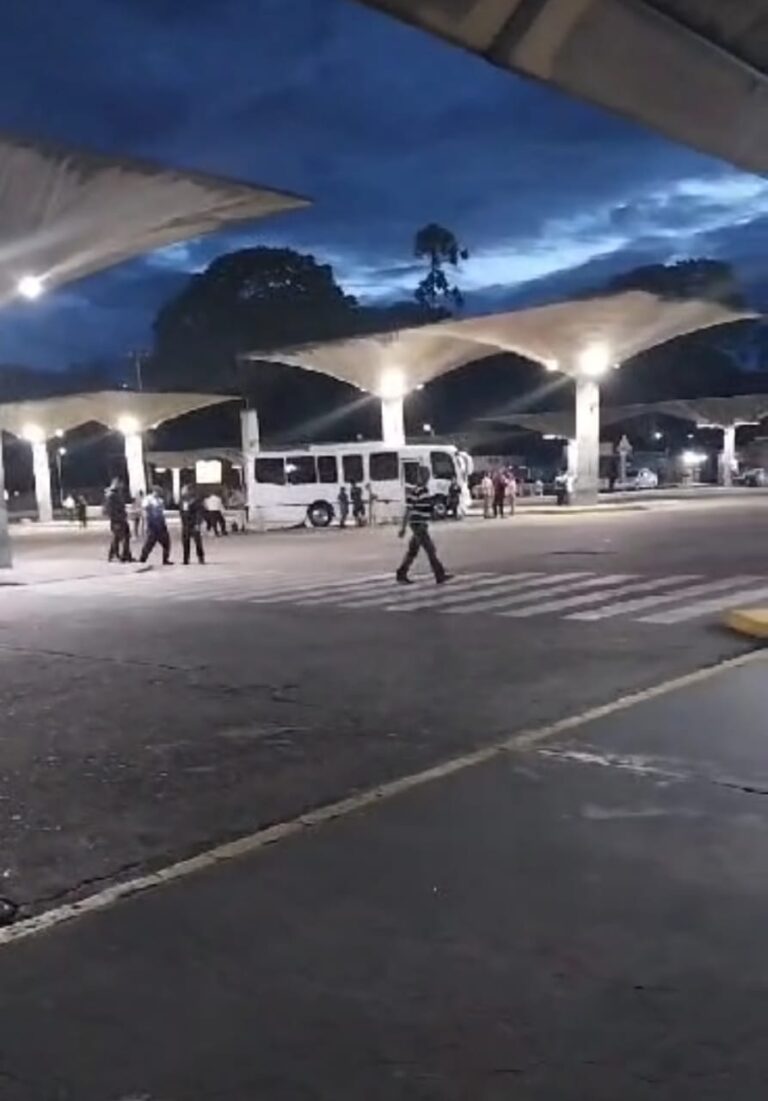 Polémica en el terminal de San Cristóbal por retorno de los interurbanos a la frontera