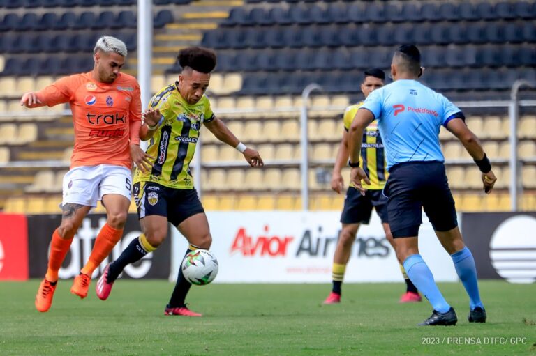 Deportivo Táchira comenzó cuenta regresiva de cara a la décima estrella del fútbol rentado
