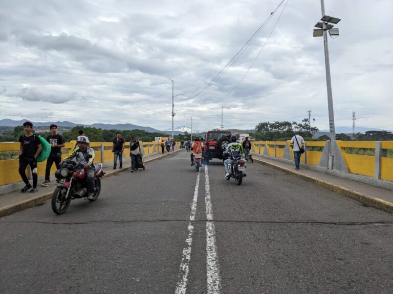 Así luce el puente Simón Bolívar este miércoles 28