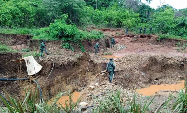 Devastación minera acaba con sustento de comunidades indígenas en Amazonas