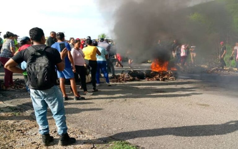 Por fallas en servicio de electricidad, ciudadanos protestaron en la zona rural de Sotillo