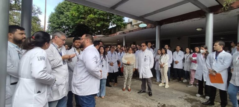 Colegio de Médicos, desconcertado ante la prohibición de usar el auditorio del HC