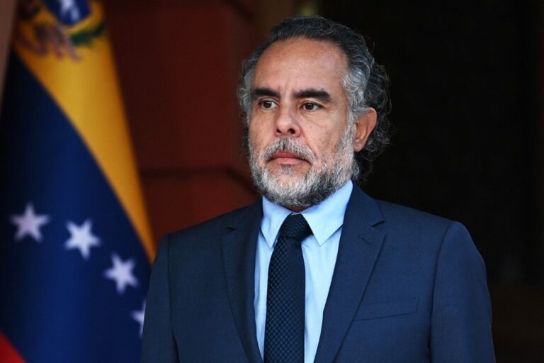 Armando Benedetti seguirá como embajador de Colombia en Venezuela hasta el 19 de julio