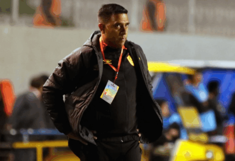 14 meses de sanción para César Farías por conducta violenta en la LigaPro de Ecuador