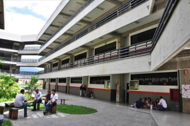 Las universidades modifican o eliminan sus pruebas de ingreso por falta de aspirantes