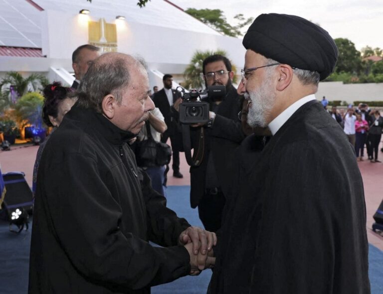 Presidente de Irán llega a Nicaragua para hablar con Daniel Ortega
