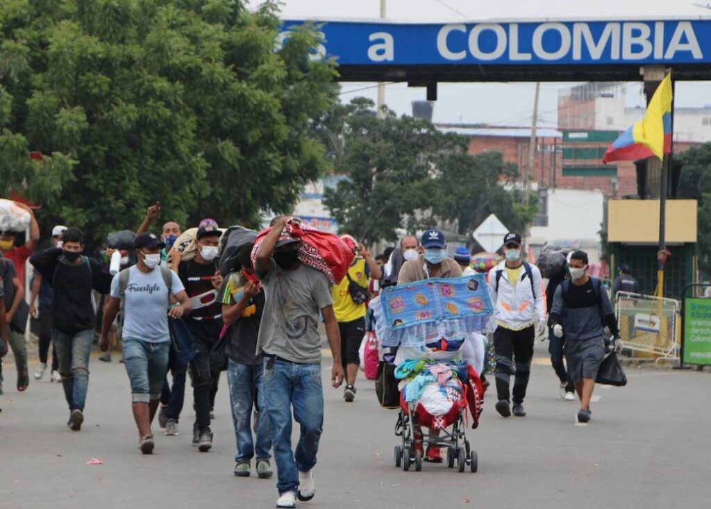 Revelan situación laboral de los migrantes venezolanos en Colombia