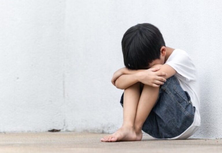 Niño de siete años denuncia a su madre por maltrato y ella lo niega todo