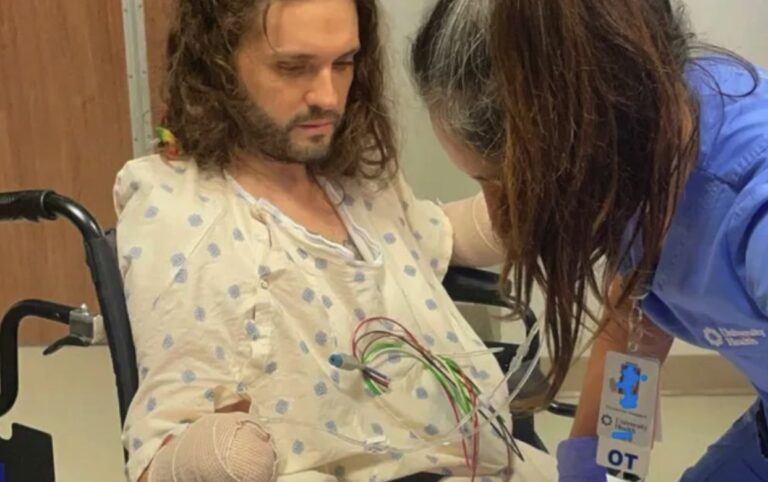 Picadura de una pulga provocó amputación de ambas manos y parte de los dedos de los pies a un hombre